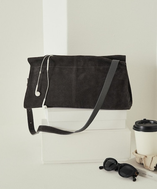 スエードショルダーバッグ