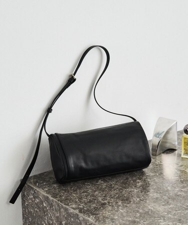 ソフトレザーロールショルダーバッグ