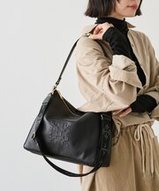 エンボスモノグラム2WAYショルダーバッグ