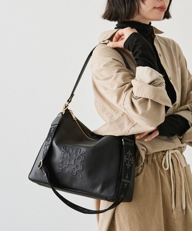 エンボスモノグラム2WAYショルダーバッグ