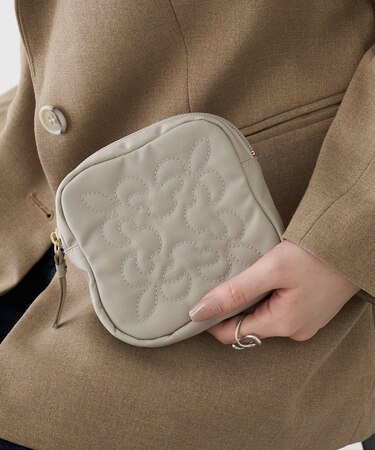 コーデュラナイロンスクエアポーチ