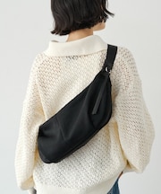 ナイロンバナナボディバッグ