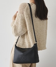 《本革/270g》エンボスモノグラムショルダーバッグ