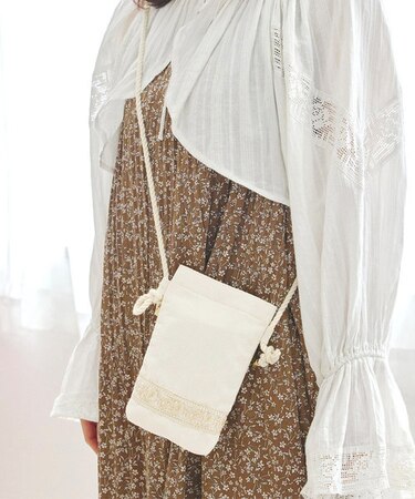 刺繍リボンスマホポシェット