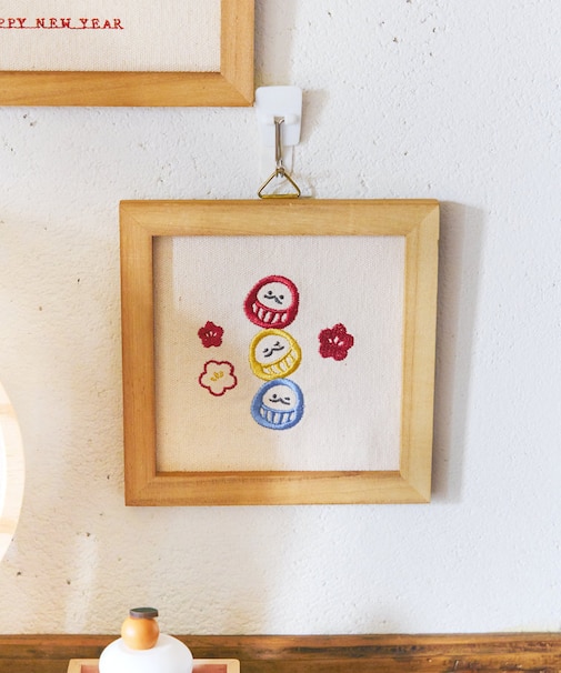 だるまの刺繍パネル／彩るお正月｜サリュの通販｜&mall（アンドモール 