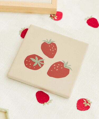 いちごタイル：10×10cm／strawberry