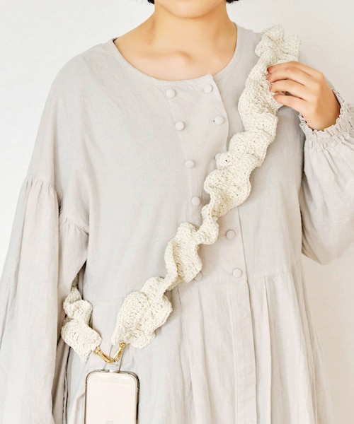 【ebure】ショルダーストラップカットソー クロッシェフリルスマホショルダーストラップ｜サリュの通販