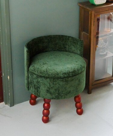 《WEB限定商品》ラウンド脚付き収納スツール／エモカン