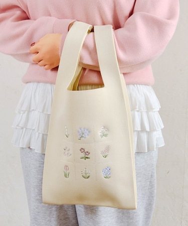 フラワー刺繍ニットバッグ