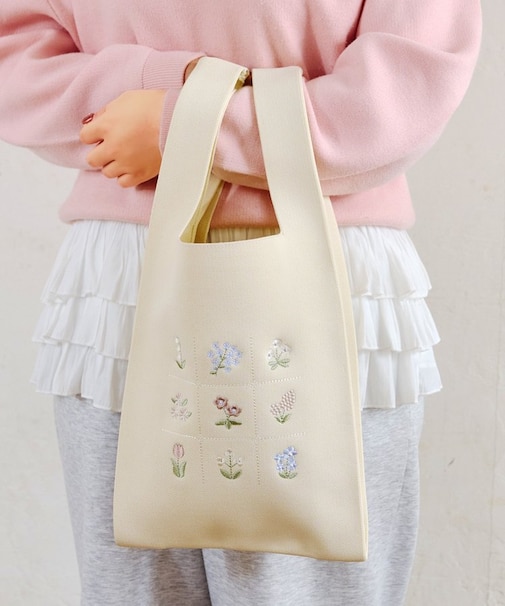 フラワー刺繍ニットバッグ