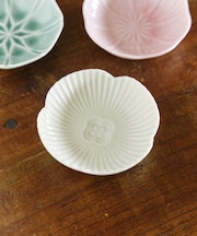 ガラス貫入小皿雪椿／花ひらく、新春のうつわ