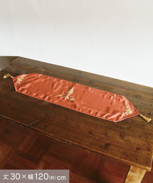 お正月刺繍テーブルランナー：30×120cm／花ひらく、新春のうつわ