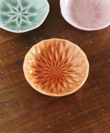 ガラス貫入小皿橙／花ひらく、新春のうつわ
