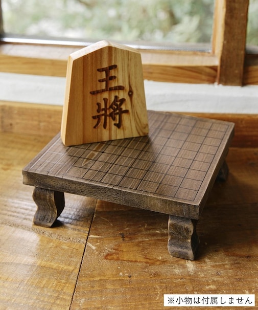 将棋盤風スタンド／苔玉と盆栽