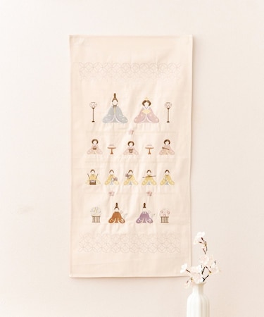 雛段刺繍タペストリー／ひなまつり