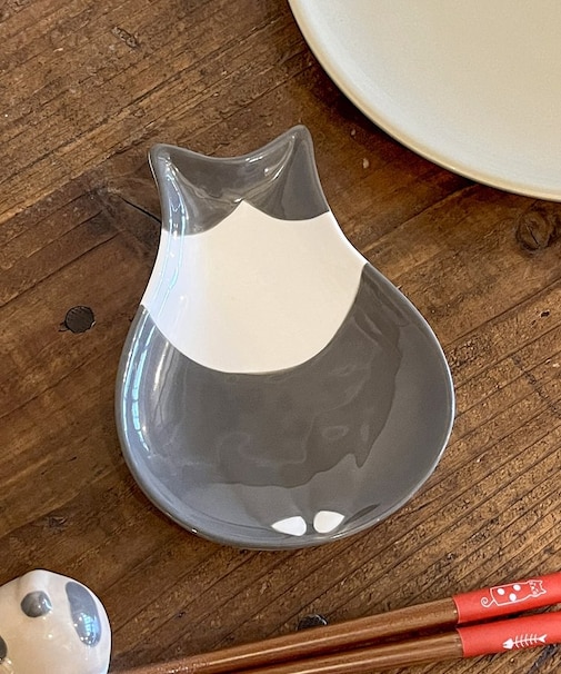 猫のお座り小皿／猫の食卓