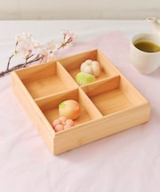 仕切り付き重箱／お茶とお団子