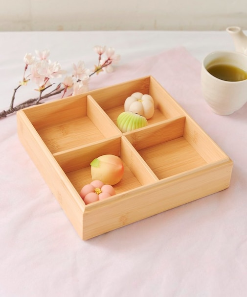 仕切り付き重箱／お茶とお団子