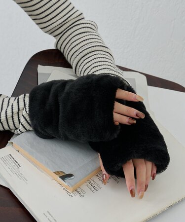 フェイクファーハンドウォーマー