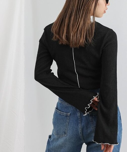 【WEB / 一部店舗限定】シャーリング配色メローフレアスリーブプルオーバー