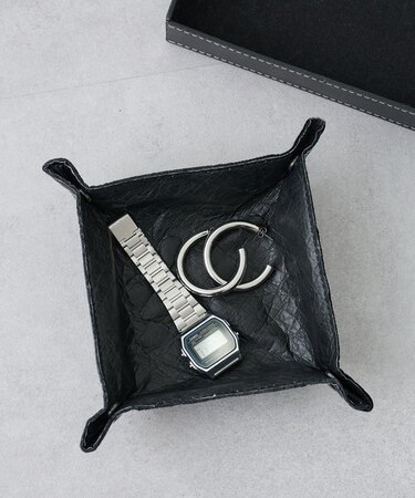 スナップボタン付きトレー?