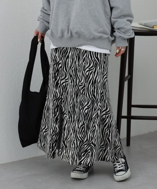 ゼブラ柄フレアスカート