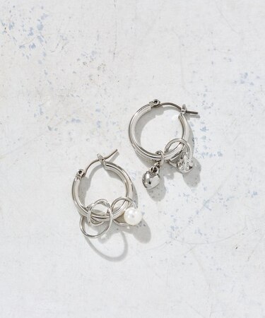 アッセンブルチャームアシメピアス