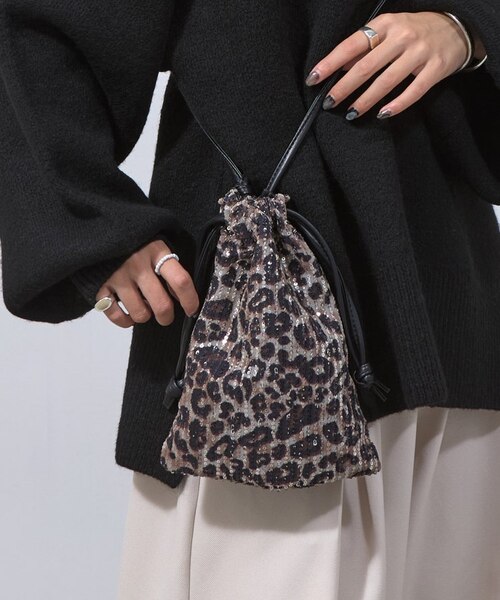 miu miu ハンドバッグ 巾着 レザー ブラック シルバー 肩掛け チャーム