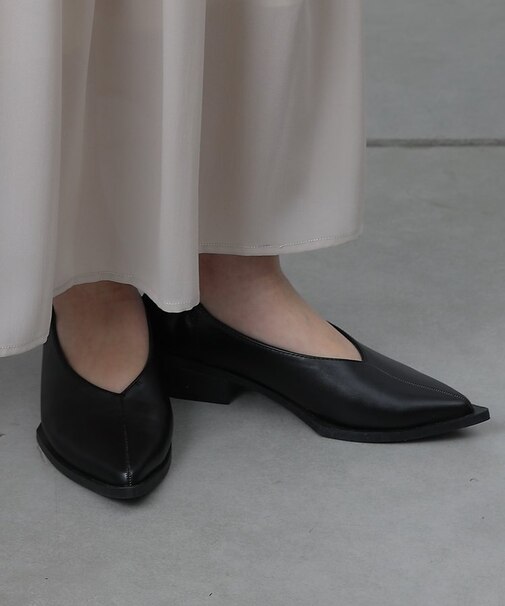 ポインテッドトゥローファー