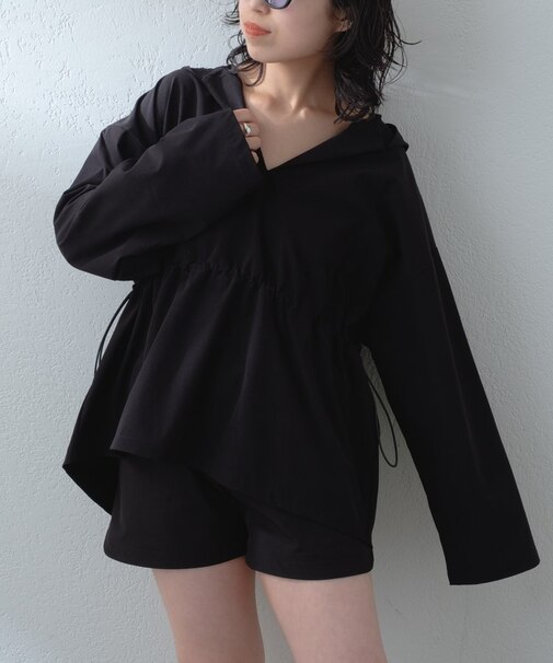 【UVカット率90％ / 着用動画あり】Vネックフード付きラッシュガード