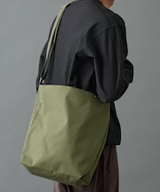 【超軽量190g】撥水ナイロンファスナーショルダーバッグ