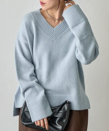 ゆるふわVネックニット