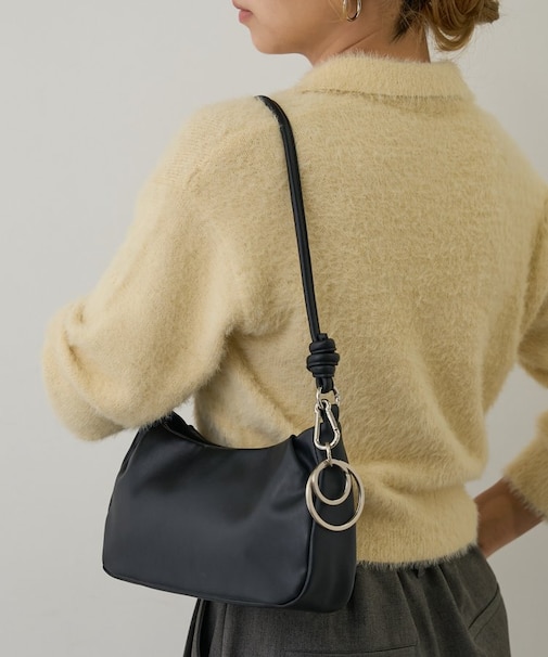 チャーム付ショルダーバッグ