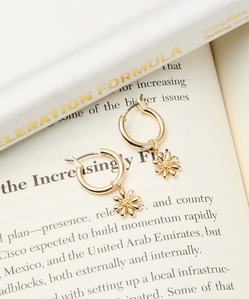 フラワーフープピアス