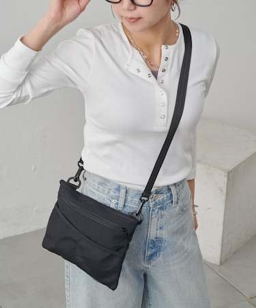 【撥水】メッシュポケットスクエアショルダーバッグ