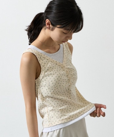 【WEB限定】カップ付き小花柄レイヤード風タンクトップ