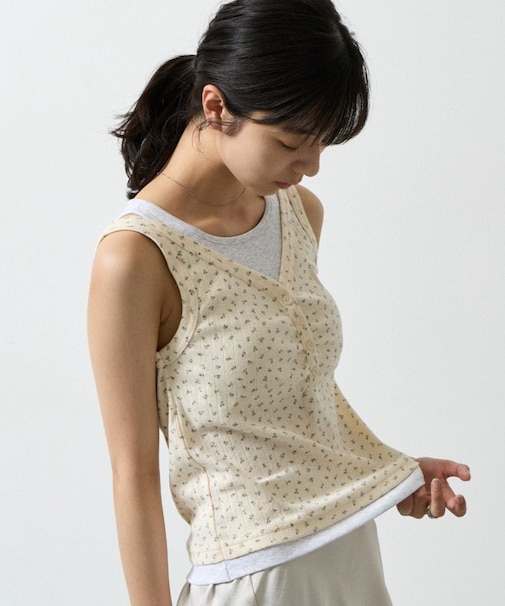 【WEB限定】カップ付き小花柄レイヤード風タンクトップ