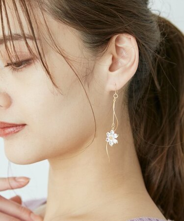 ドロップフラワーピアス