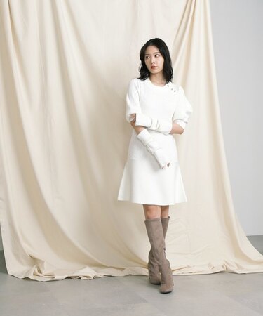 アームウォーマー付ケーブルニットワンピース