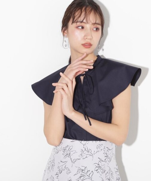 ラッフルカラーシャツ