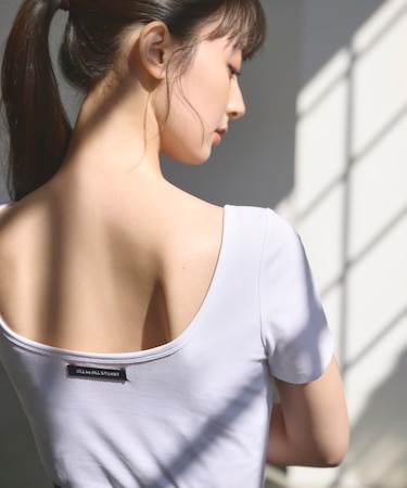 《JILL by BASIC》カップ付きTシャツ