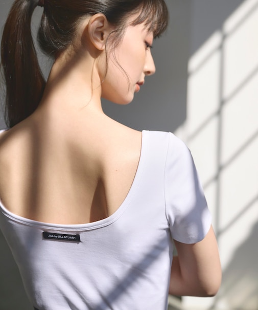 《JILL by BASIC》カップ付きTシャツ