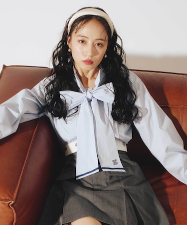 ショート丈ボウタイブラウス