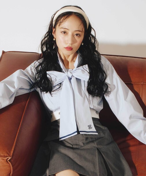 ショート丈ボウタイブラウス