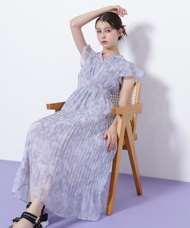 スリットネックプリーツワンピース