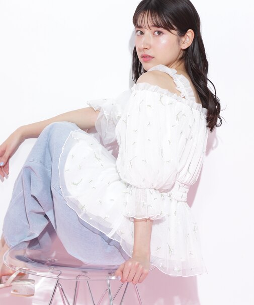 チュールシャーリングブラウス