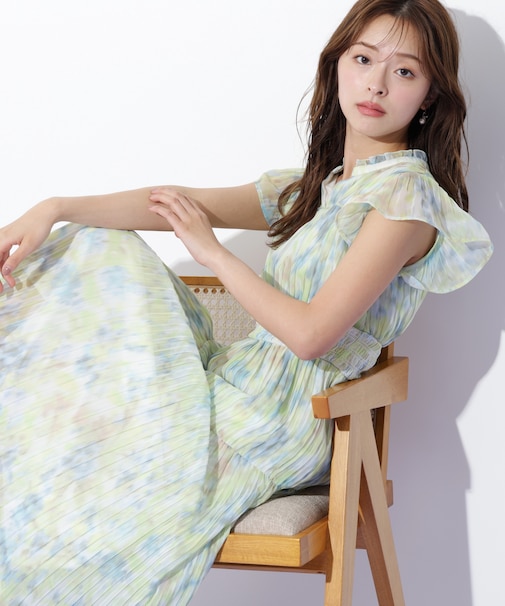 スリットネックプリーツワンピース