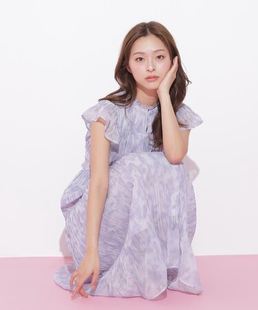 スリットネックプリーツワンピース