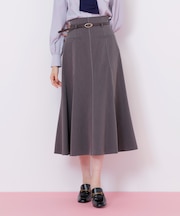 細ベルト付きセミフレアスカート