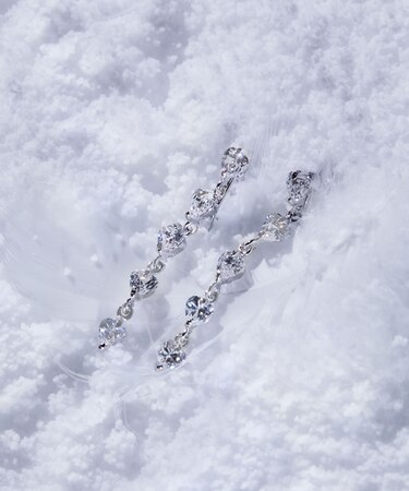 Cubic ゆらりプチハートイヤリング